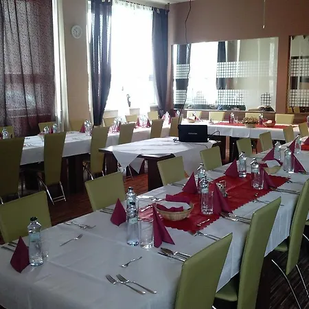 ホステル Building