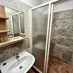 Building Hostal Šaca