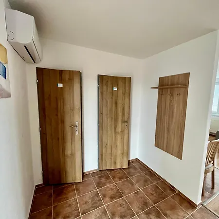 Hostel Building Šaca