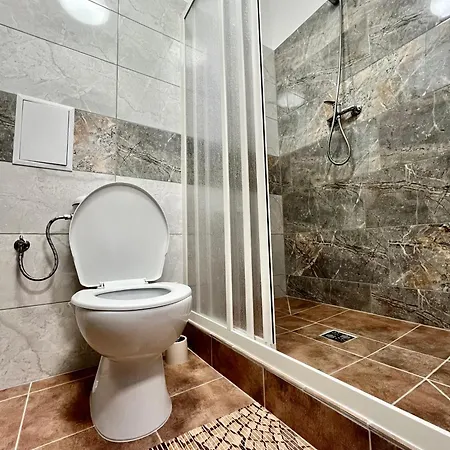 Building Hostel Šaca