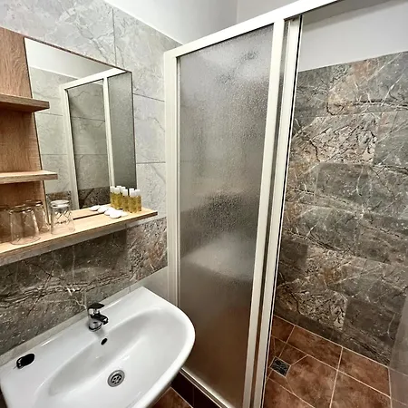 Building Hostel Šaca